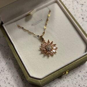 NWT Sunflower Necklace
